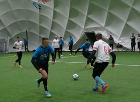 Porażka lidera, grupa pościgowa odrabia straty